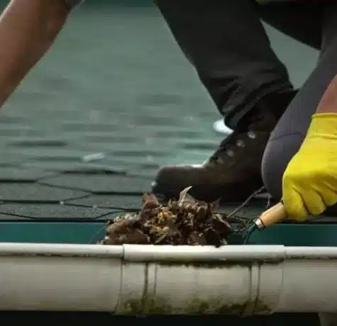 cleaning gutter